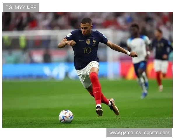 足球巨星退役后的新生活与影响力转变分析